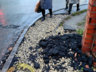 В Курске жители переулка рискуют сломать ноги на недоделанных тротуарах