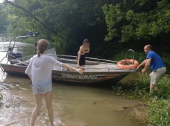 В Курске сотрудник МЧС спас тонущую в реке Тускарь девочку