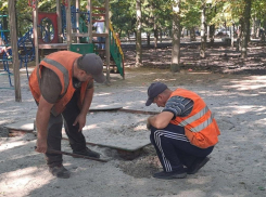 В парке Бородино в Курске демонтируют старую детскую площадку