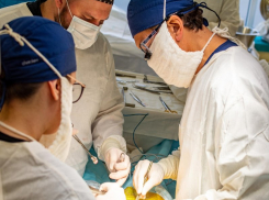 Курские медики провели сложную операцию по пересадке почки от брата к сестре