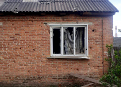 При обстреле поселка Теткино Курской области пострадала местная жительница