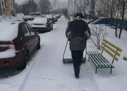 В Курске с последствиями снегопада 16 февраля борются 668 дворников