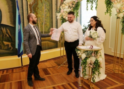 В Курске десять пар заключили брак в красивую дату 4 апреля