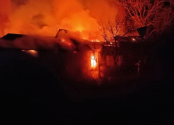 В Курской после атаки БПЛА загорелся клуб бывшего спиртзавода