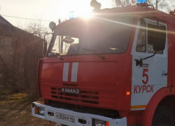Под Курском пожарные не дали огню уничтожить дом в селе Верхнее Гуторово