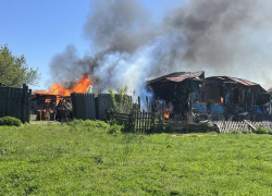 Курскую область массировано атаковали ВСУ: загорелись два домовладения