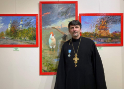 В Курске открылась выставка картин священника 