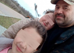 В Курской области при атаке БПЛА на машину погиб отец и две его дочери