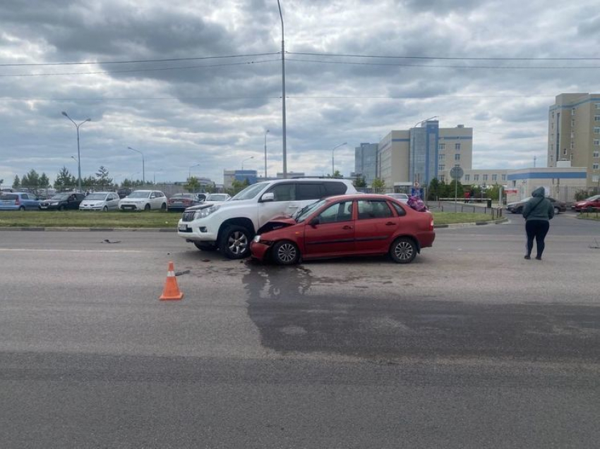 Два человека пострадали в ДТП вблизи онкоцентра под Курском