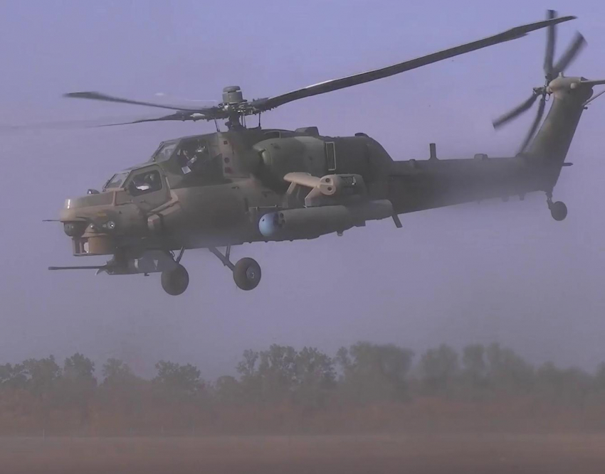 Экипажи вертолетов Ми-28 нанесли удар по бронетехнике ВСУ в Курской области