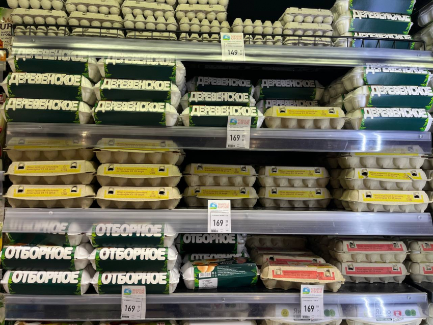 Полки курских магазинов завалены золотыми по дороговизне яйцами