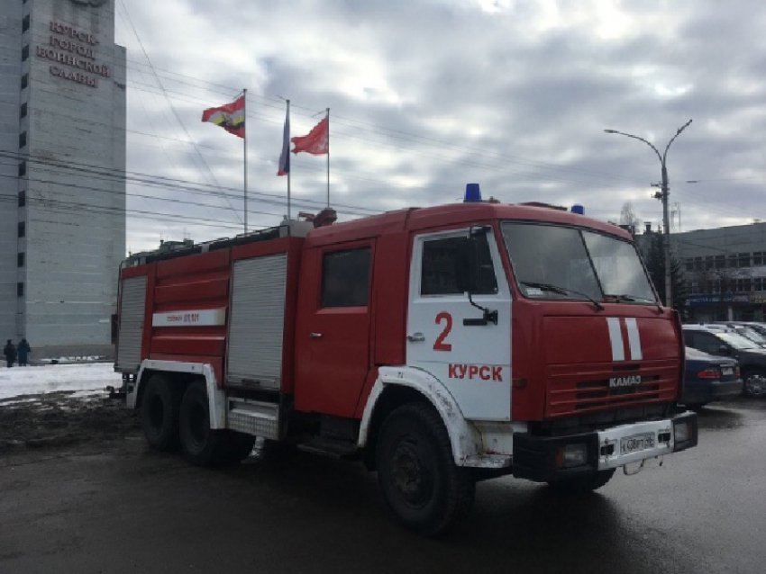 В Курске из-за пожара в 16-этажке на проспекте Дериглазова эвакуировали 20 человек