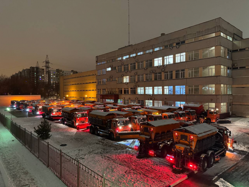 В Курск выдвинулась большая партия коммунальной техники из Москвы