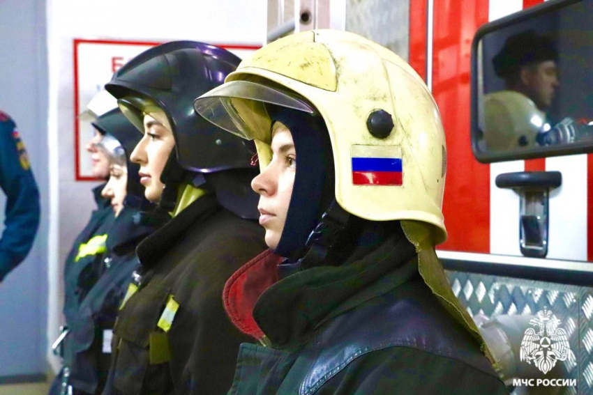 Курские спасатели разыграли СМИ с новостью про первый женский пожарный караул