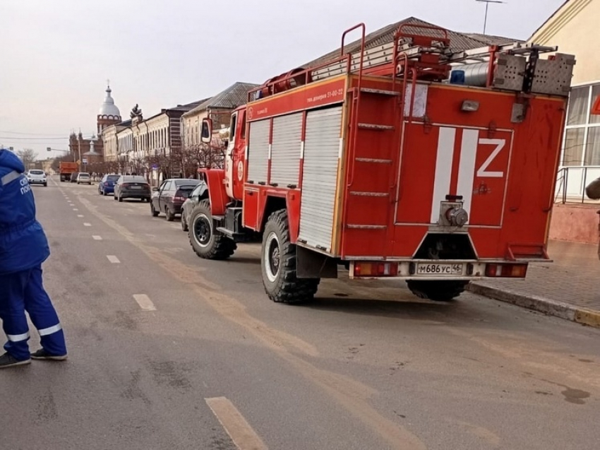 В центре Обояни женщина попала под колеса «Газона»