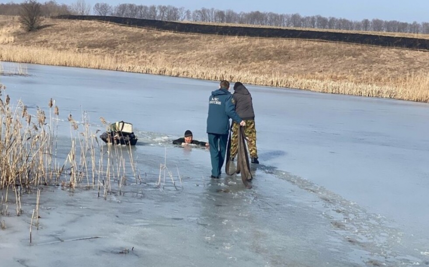В Курской области женщина-спасатель с коллегой вытащила из реки 2 тонущих мужчин