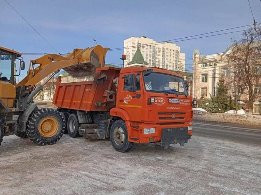 С территории Курска за неделю вывезли свыше 5 тысяч кубометров снега