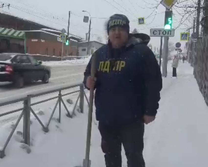 Депутат Курской облдумы запустил челлендж для чиновников «Почисти снег»