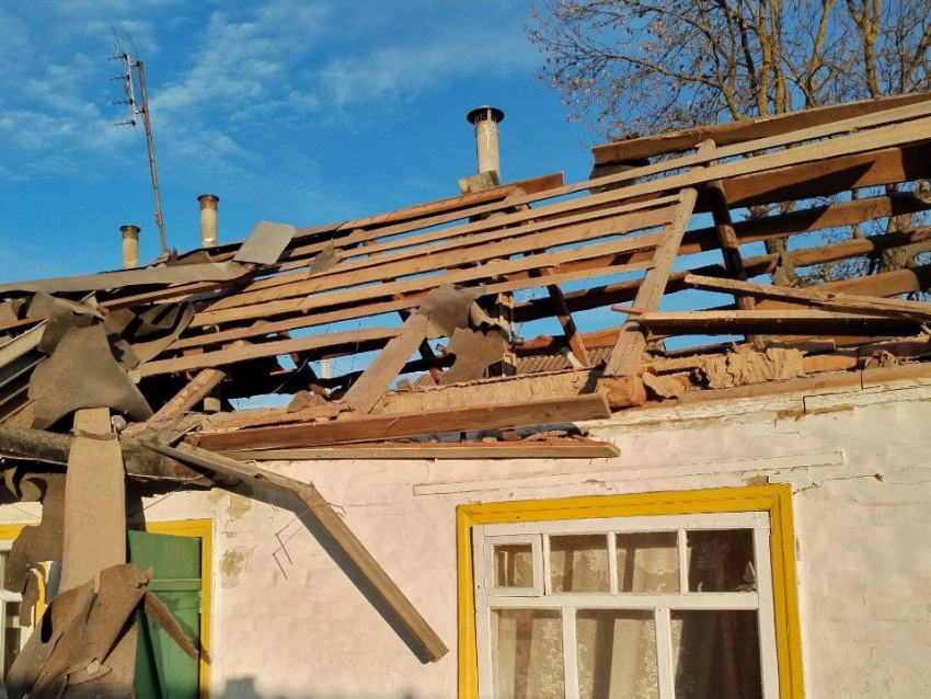 В Курской области во время обстрела поселка Теткино ранена женщина