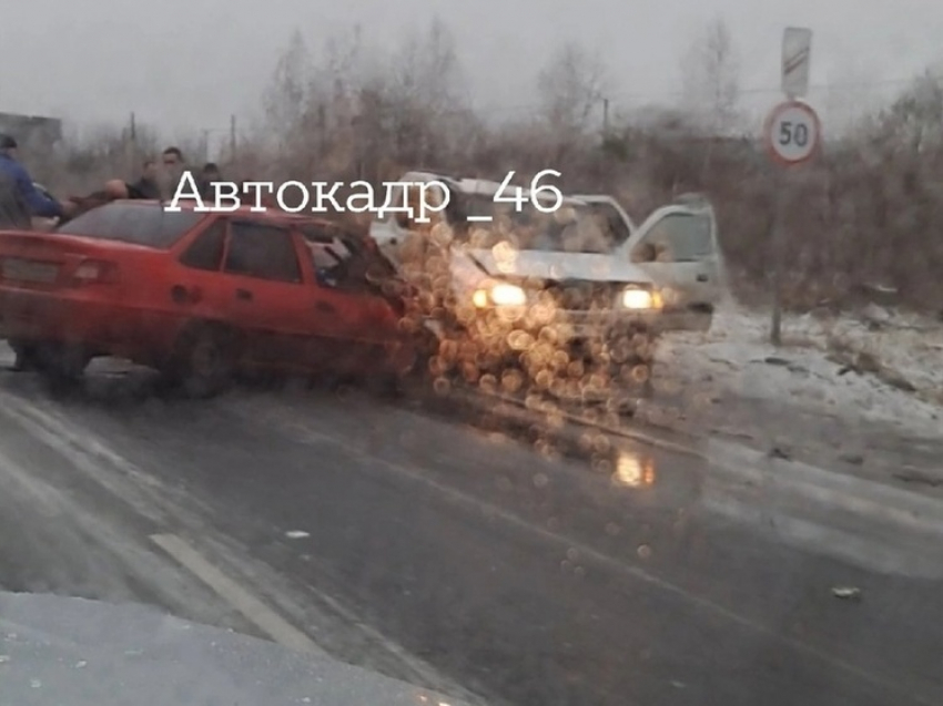 На трассе под Курском случилось серьезное ДТП